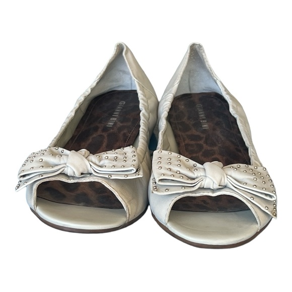 Gianni Bini Leather Flats Size 11. - Picture 2 of 5